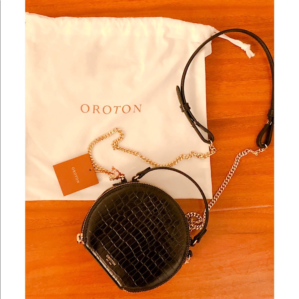 Cow leather black circle crossbody bag